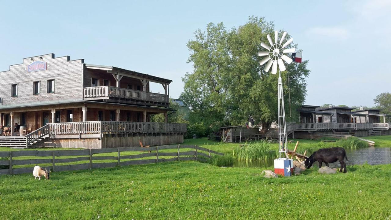 Horse Lake Ranch Neuendorf  Εξωτερικό φωτογραφία